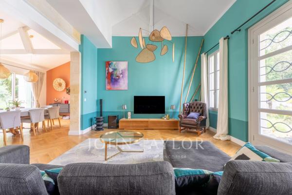 CHARTREUSE RÉNOVÉE PAR ARCHITECTE - CALME – JARDIN – DÉPENDANCE - PISCINE - GARAGE