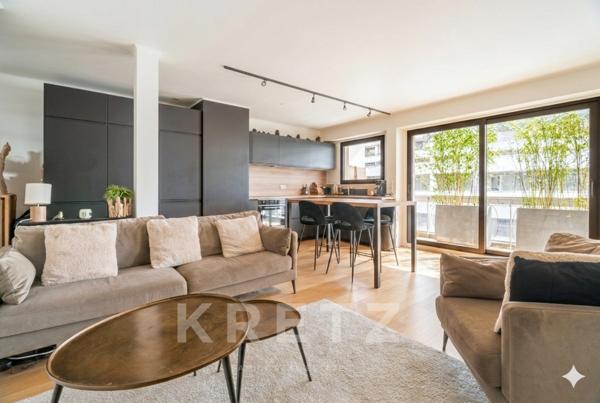 Paris 7ème - Rue Saint-Dominique - Balcon - Lumineux - Calme - Excellent état