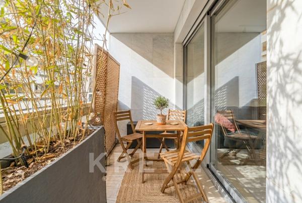 Paris 7ème - Rue Saint-Dominique - Balcon - Lumineux - Calme - Excellent état