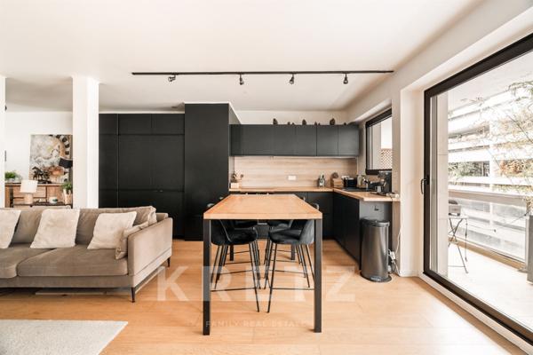 Paris 7ème - Rue Saint-Dominique - Balcon - Lumineux - Calme - Excellent état