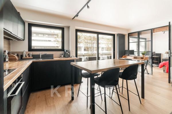 Paris 7ème - Rue Saint-Dominique - Balcon - Lumineux - Calme - Excellent état