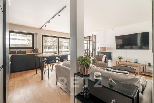 Paris 7ème - Rue Saint-Dominique - Balcon - Lumineux - Calme - Excellent état