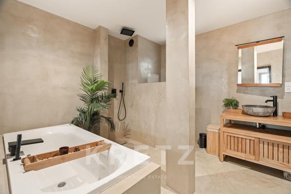 Paris 7ème - Rue Saint-Dominique - Balcon - Lumineux - Calme - Excellent état