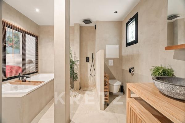 Paris 7ème - Rue Saint-Dominique - Balcon - Lumineux - Calme - Excellent état