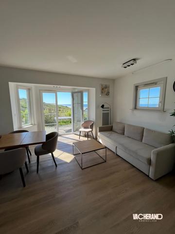 Villa trois étoiles avec extérieur et parking privatif au Doma