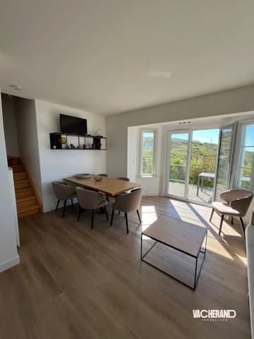 Villa trois étoiles avec extérieur et parking privatif au Doma