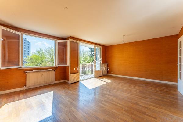 À vendre – Joli T3 à rénover avec balcon et vue dégagée à Oullins.