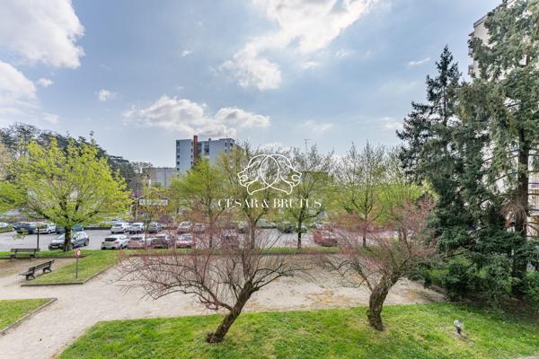 À vendre – Joli T3 à rénover avec balcon et vue dégagée à Oullins.
