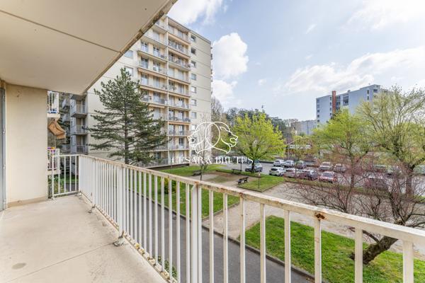 À vendre – Joli T3 à rénover avec balcon et vue dégagée à Oullins.