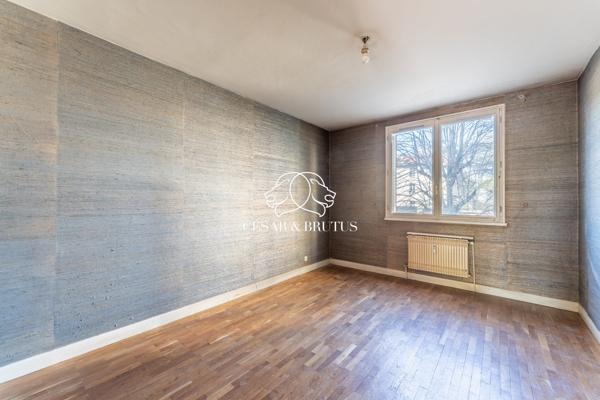 À vendre – Joli T3 à rénover avec balcon et vue dégagée à Oullins.