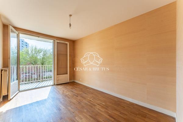 À vendre – Joli T3 à rénover avec balcon et vue dégagée à Oullins.