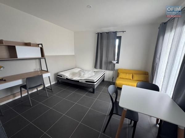 A louer studios neufs, MEUBLE ET EQUIPE haut de gamme le Tampon centre ville