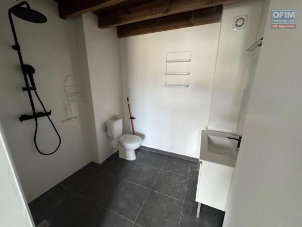 A louer studios neufs, MEUBLE ET EQUIPE haut de gamme le Tampon centre ville