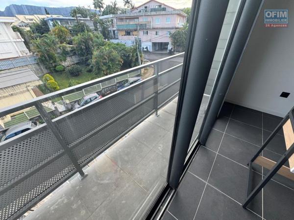 A louer studios neufs, MEUBLE ET EQUIPE haut de gamme le Tampon centre ville