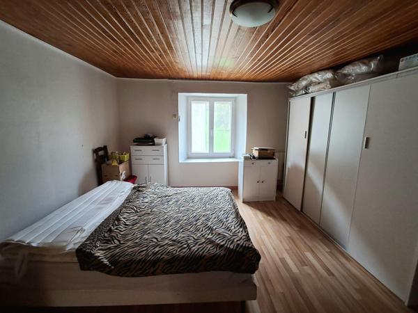 Maison individuelle de type 4 avec grange.