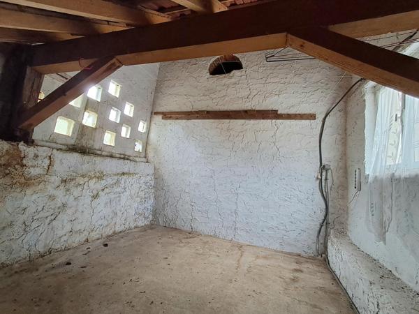 Maison individuelle de type 4 avec grange.