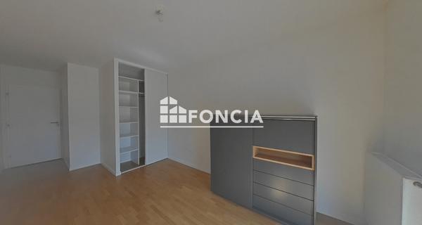 Location Appartement 3 pièces 77.18 m² - Les Pavillons-sous-bois 93320