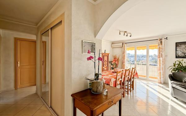 Appartement à vendre    4 pièces • 71,60 m2 Saint-Raphaël