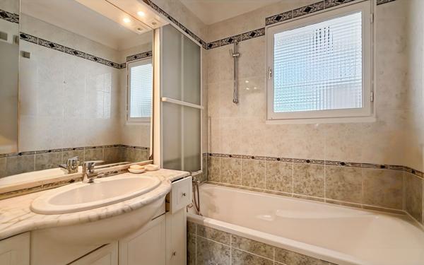 Appartement à vendre    4 pièces • 71,60 m2 Saint-Raphaël