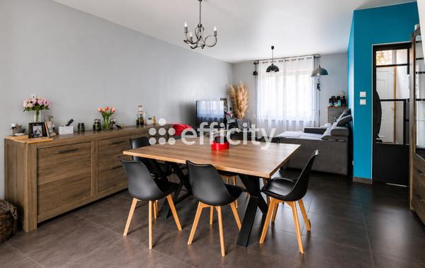 Maison
         6 pièces
        - 90 m² Exclusivité 210 000 € *