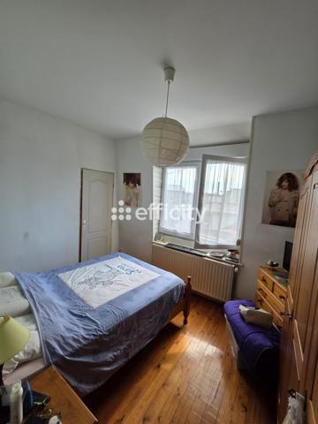 Maison
         6 pièces
        - 90 m² Exclusivité 210 000 € *