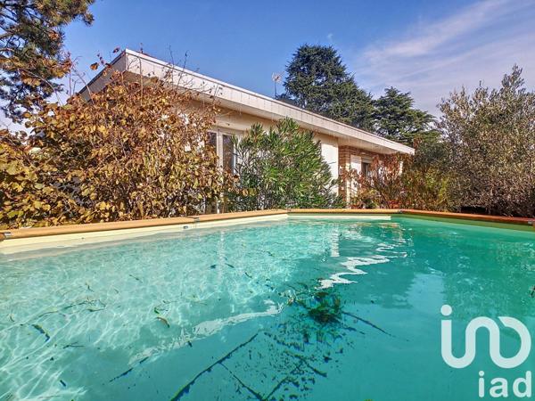 Maison traditionnelle 6 pièces de 168 m² à Chassieu (69680)