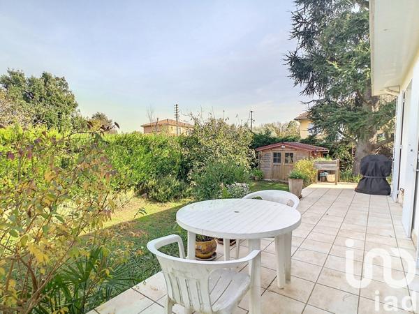 Maison traditionnelle 6 pièces de 168 m² à Chassieu (69680)