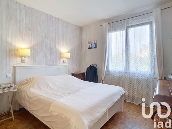 Maison traditionnelle 6 pièces de 168 m² à Chassieu (69680)