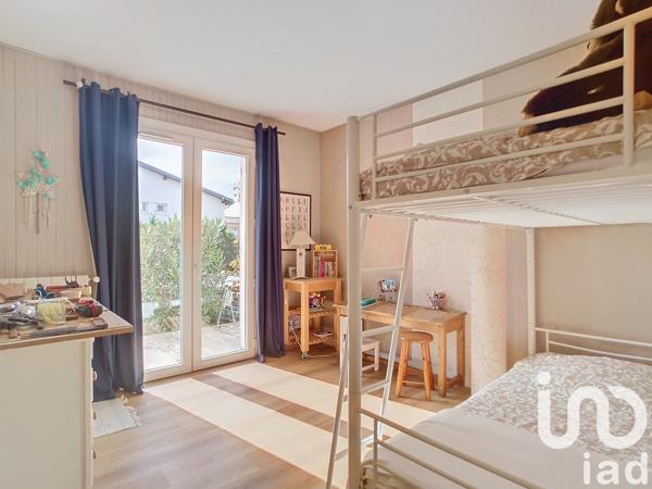 Maison traditionnelle 6 pièces de 168 m² à Chassieu (69680)