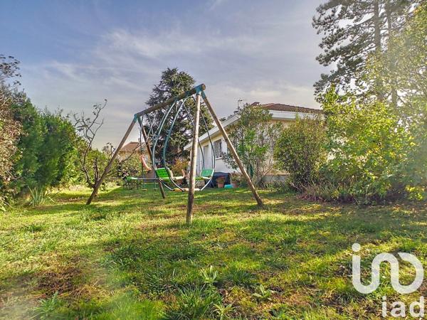 Maison traditionnelle 6 pièces de 168 m² à Chassieu (69680)