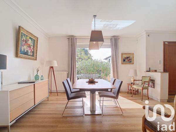 Maison traditionnelle 6 pièces de 168 m² à Chassieu (69680)