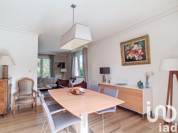 Maison traditionnelle 6 pièces de 168 m² à Chassieu (69680)