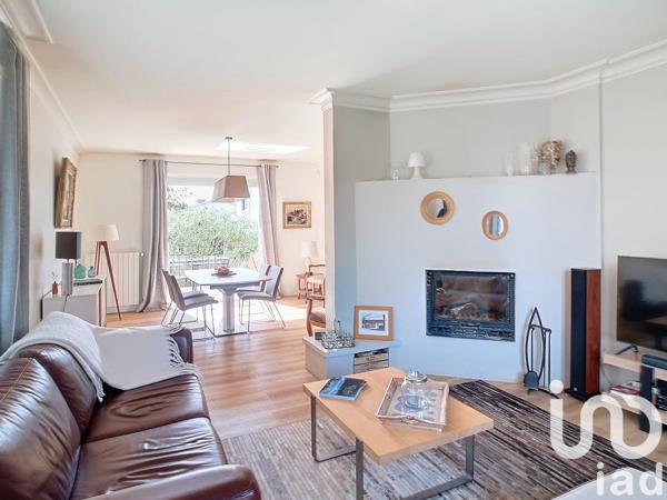 Maison traditionnelle 6 pièces de 168 m² à Chassieu (69680)