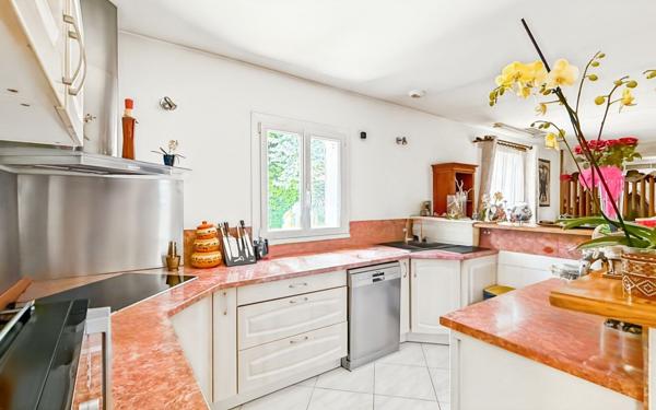 Maison à vendre    5 pièces • 186,87 m2 Fréjus