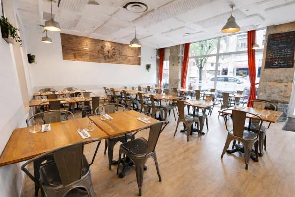 GRENOBLE - BAR RESTAURANT 70 COUVERTS, TERRASSE, Emplacement fort passage et forte notoriété (Murs en option)