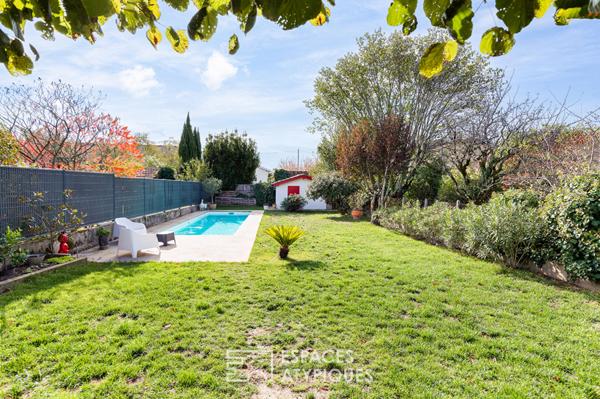 Maison de ville avec jardin, piscine et garage