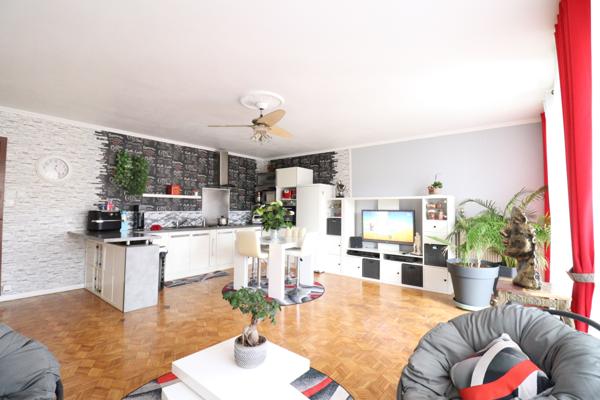 Saint-Martin-d'Hères (38400) Saint Martin d'Hères/Grenoble, appartement T4 au calme avec terrasse et parking