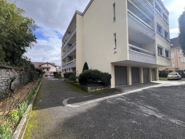 Saint-Martin-d'Hères (38400) Saint Martin d'Hères/Grenoble, appartement T4 au calme avec terrasse et parking