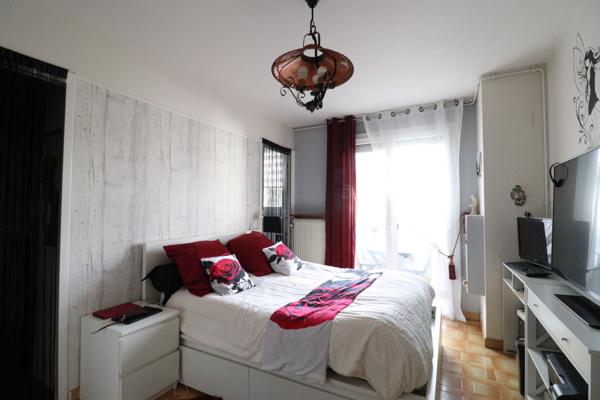 Saint-Martin-d'Hères (38400) Saint Martin d'Hères/Grenoble, appartement T4 au calme avec terrasse et parking