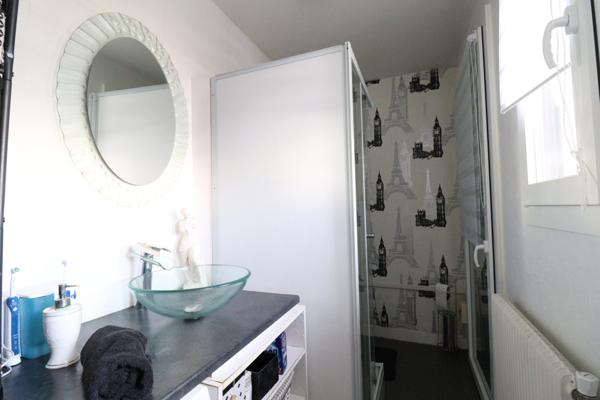 Saint-Martin-d'Hères (38400) Saint Martin d'Hères/Grenoble, appartement T4 au calme avec terrasse et parking