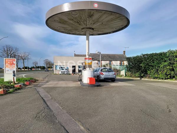 Local d'activité et maison proche Angerville total 124.14 m2