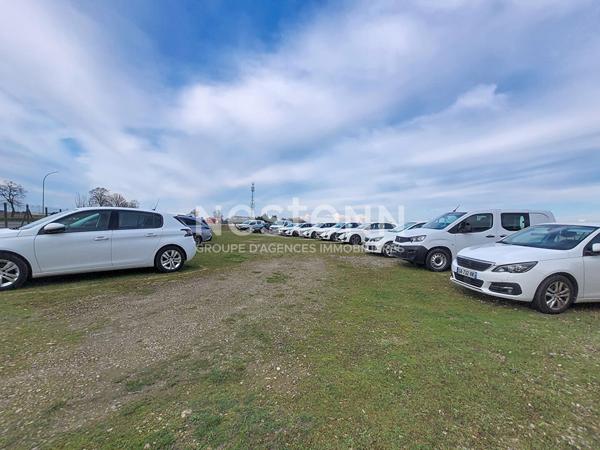 Local d'activité et maison proche Angerville total 124.14 m2