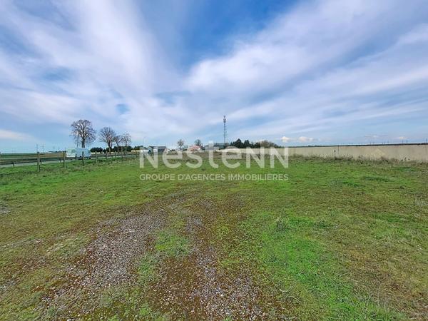 Local d'activité et maison proche Angerville total 124.14 m2