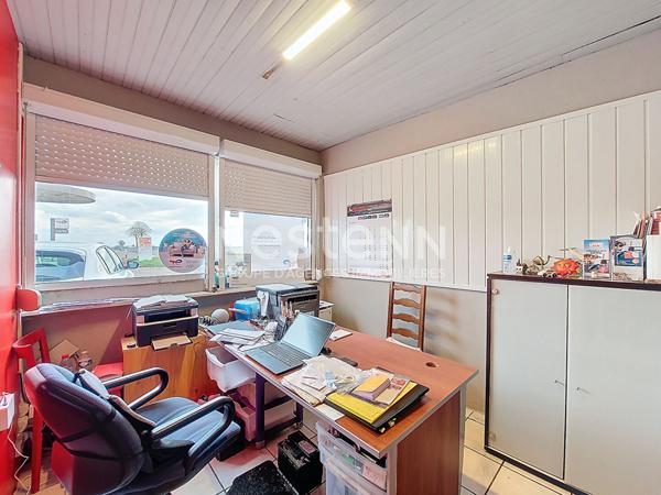 Local d'activité et maison proche Angerville total 124.14 m2