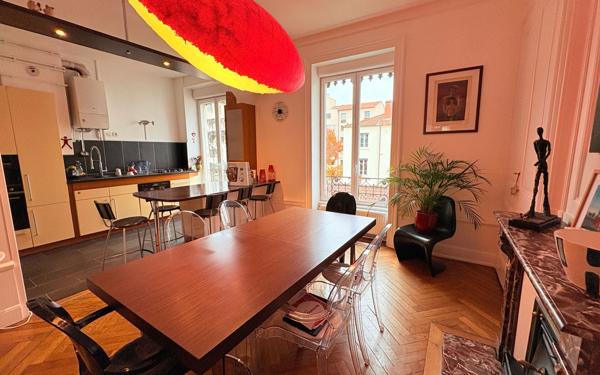 Appartement à vendre    5 pièces • 185 m2 Lyon 7