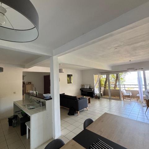 Découvrez ce Spacieux T3 avec Vue Mer Imprenable !