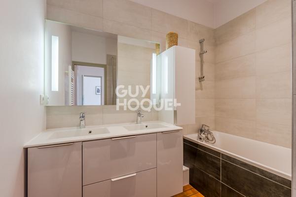 Appartement idéalement placé sur le boulevard - vue dégagée - ascenseur-cave -grenier-