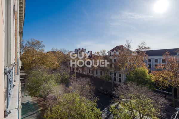 Appartement idéalement placé sur le boulevard - vue dégagée - ascenseur-cave -grenier-