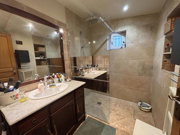 JOLIE MAISON EN PIERRE PLEINE DE CHARME