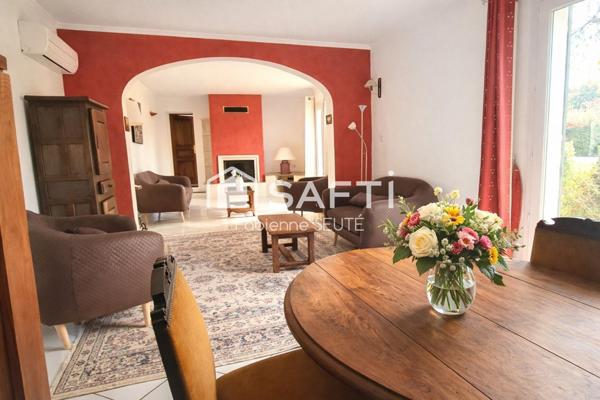 maison 192 m2, terrain 2700 m2, piscine 66 m2